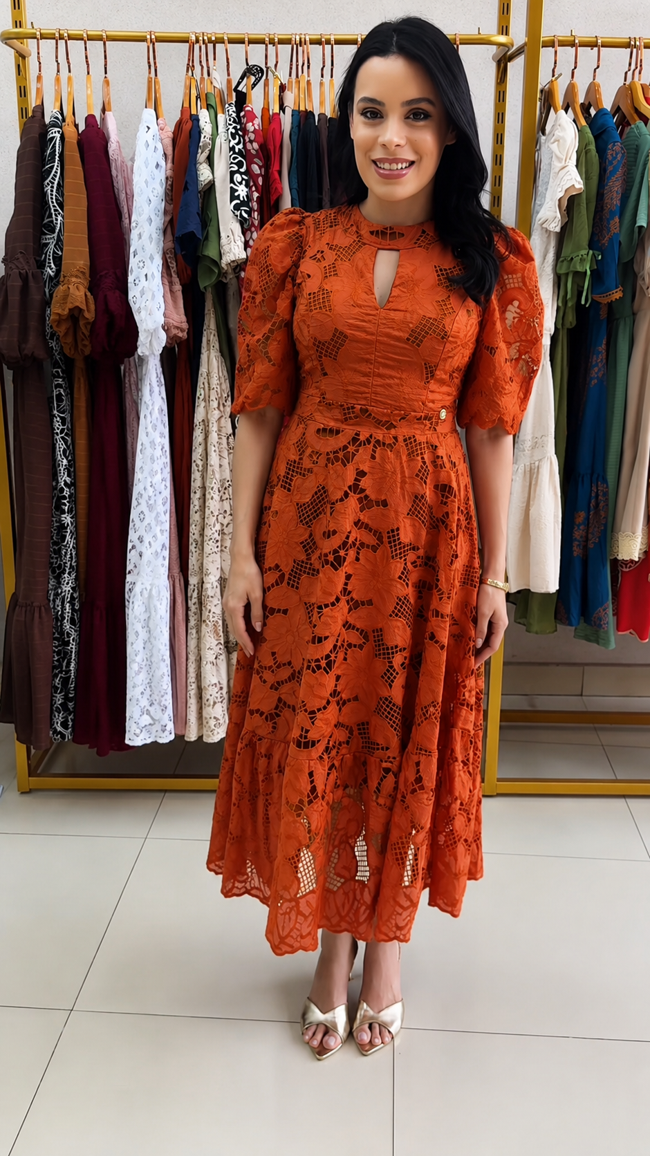 Vestido Midi em Renda Floral