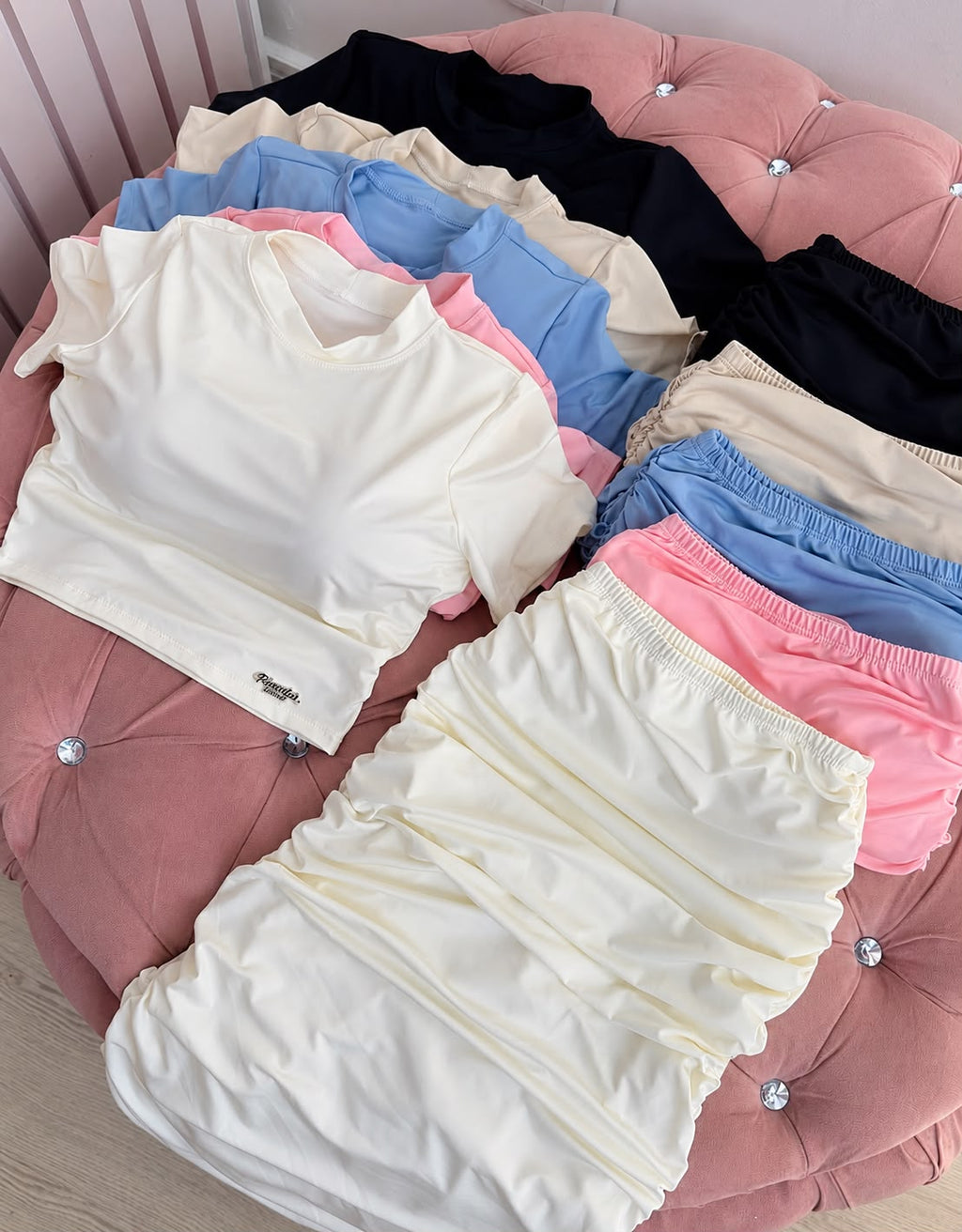 Conjunto Feminino Cropped Manga Curta + Saia Drapeada