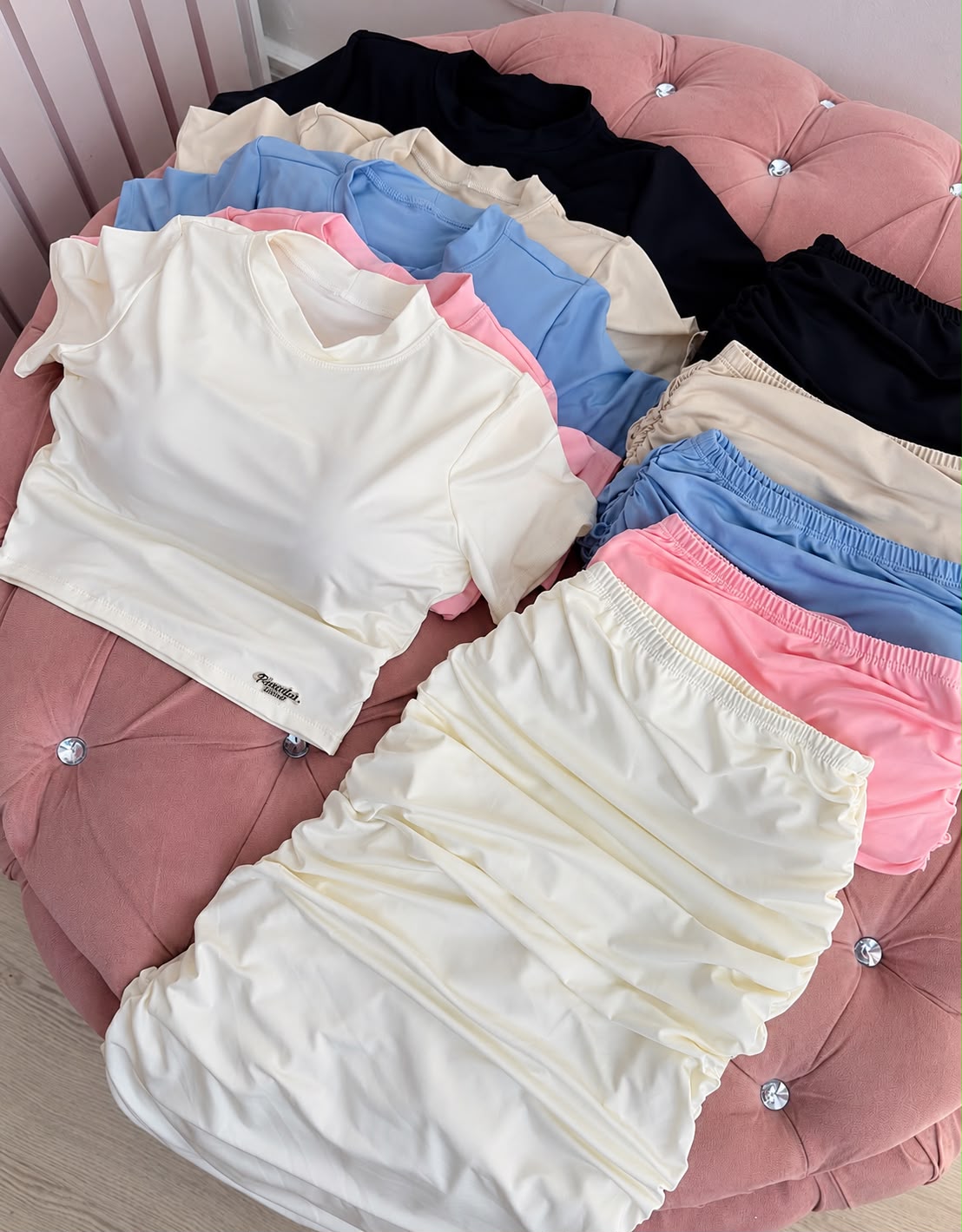 Conjunto Feminino Cropped Manga Curta + Saia Drapeada