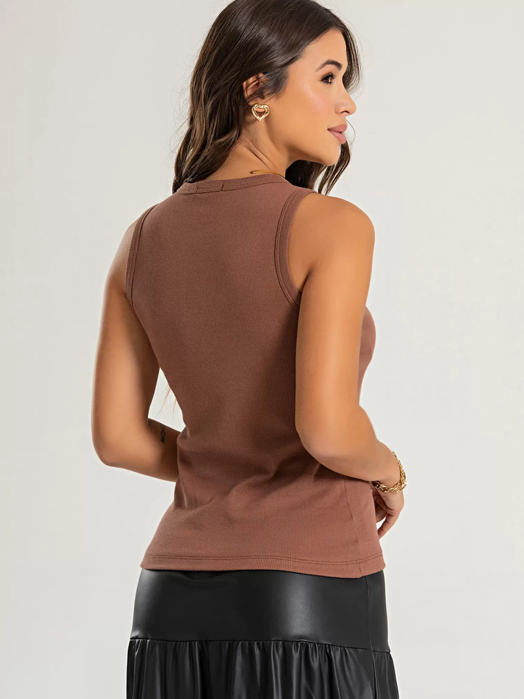 Blusa Regata Canelada 100% Algodão Helô Marrom Cacau