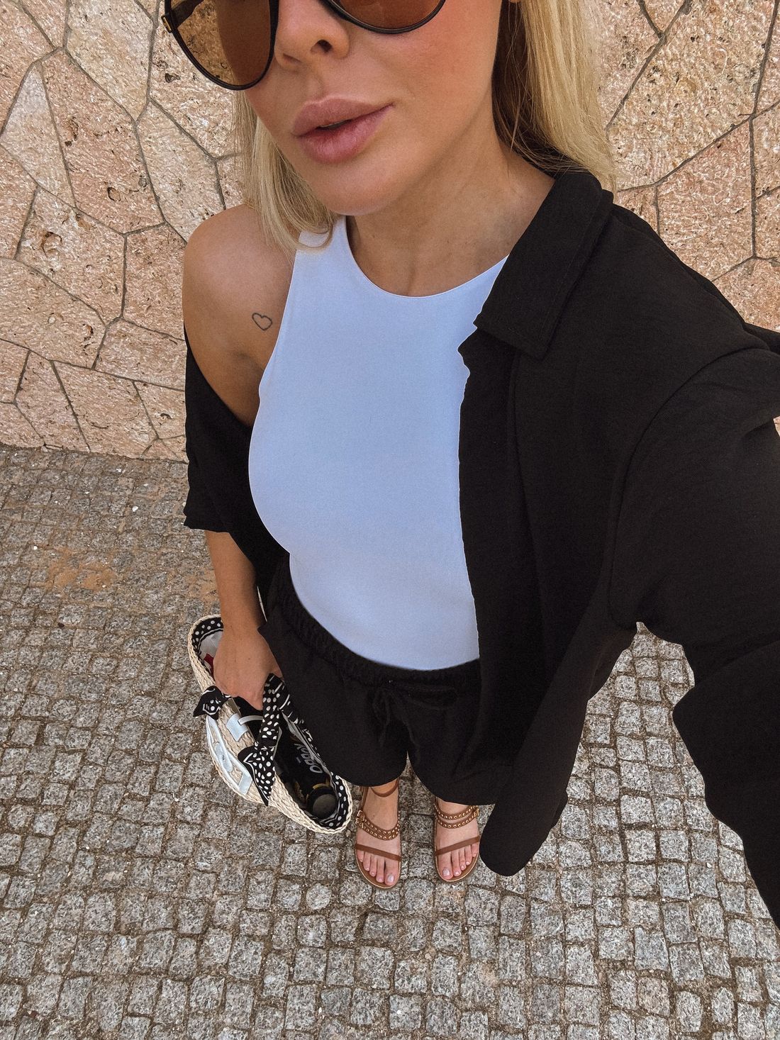 BAZARNOVIDADESBEST SELLERSESSENCIAIST-SHIRTSLISASESTAMPADASOVERSIZEDLISASESTAMPADASOVERSIZEDVESTIDOSESTILOSINVERNOROMANTICAURBANNOITEINVERNOROMANTICAURBANNOITEROUPASacessóriosblusas e camisascalçascasacos e tricôsconjuntoscroppeds, tops e bodysjeansregata