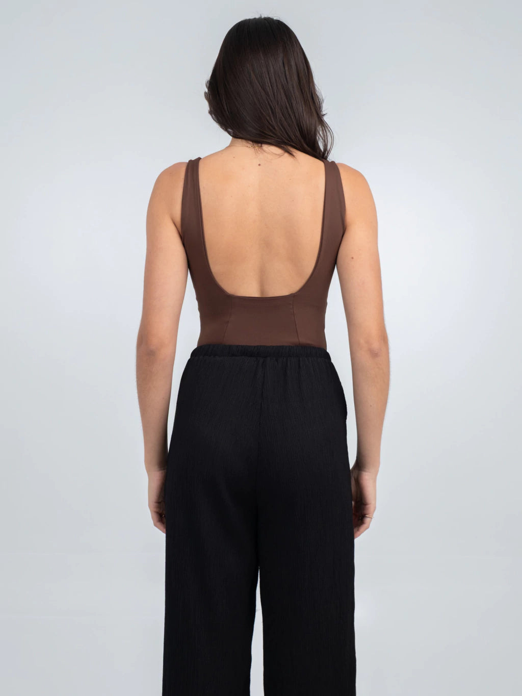 body decote quadrado brenda marrom